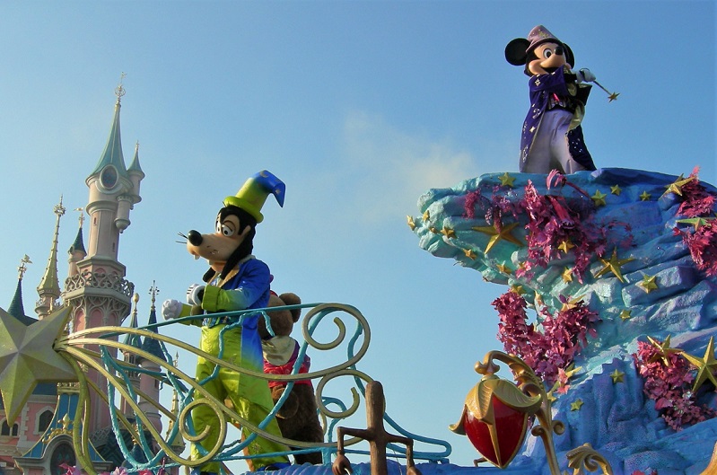 parc-disneyland-paris-mickey-maneges-spectacles-parade-personnages-attractions